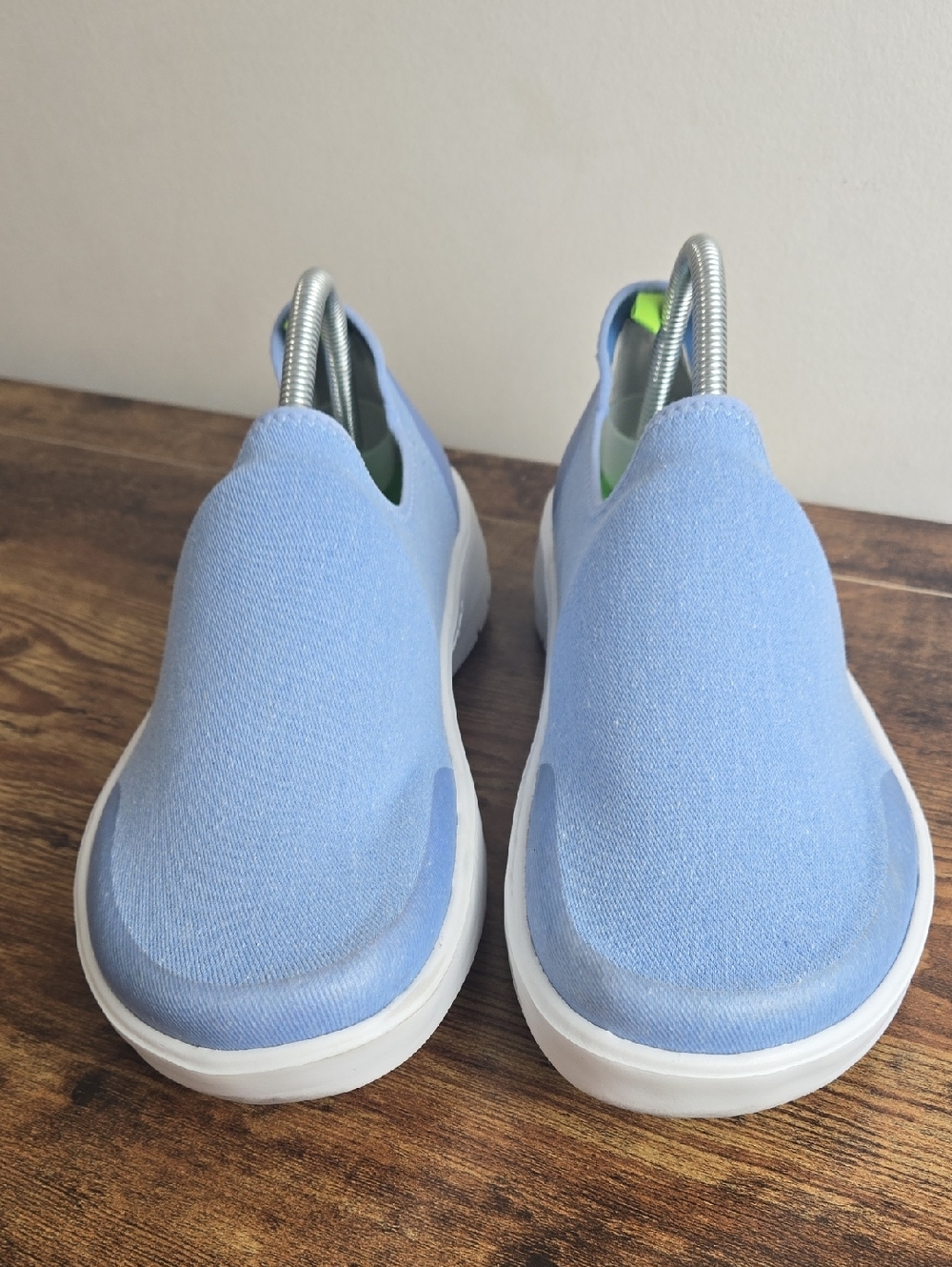 OOfos OOmg eeZe Low Womens Recovery Slip On SneakerShoes Light Blue Sz 11 Comfy
